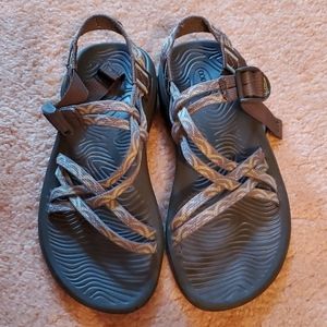 Women's Chaos size 6